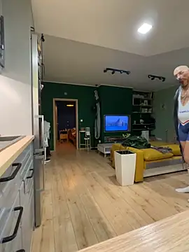 Snapshot of smint06 chatting on 11-15-25, 08:05 smint06 online show from 11-15-25, 08:05