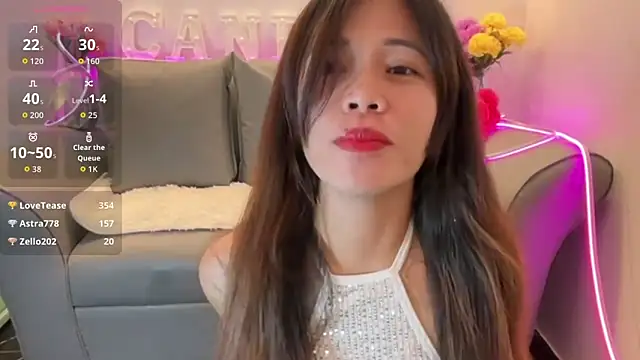 Snapshot of candiceempire chatting on 11-08-25, 02:06 candiceempire online show from 11-08-25, 02:06