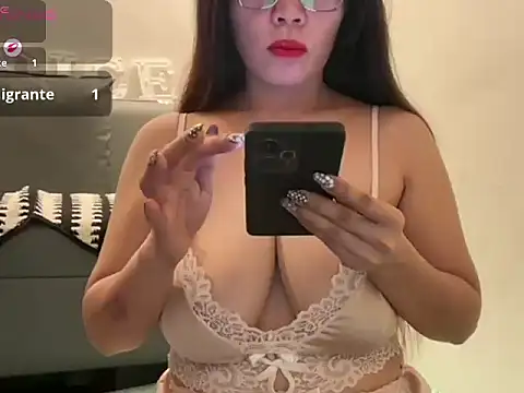 Snapshot of candiceempire chatting on 01-06-26, 07:45 candiceempire online show from 01-06-26, 07:45