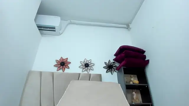 Snapshot of Adrianasex_69x chatting on 10-28-25, 05:04 Adrianasex 69x online show from 10-28-25, 05:04