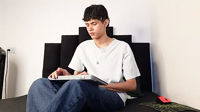 alexmark  online show from 10-17-25, 05:26