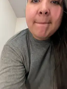 Snapshot of evelyn_1702 chatting on 01-16-26, 03:54 evelyn 1702 online show from 01-16-26, 03:54