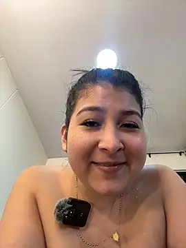 Snapshot of evelyn_1702 chatting on 02-16-26, 10:06 evelyn 1702 online show from 02-16-26, 10:06