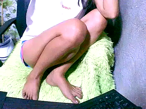 Snapshot of Sweeetgurll chatting on 09-18-25, 01:18 Sweeetgurll online show from 09-18-25, 01:18