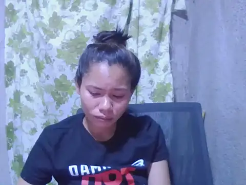 Snapshot of Sweeetgurll chatting on 11-18-25, 03:27 Sweeetgurll online show from 11-18-25, 03:27