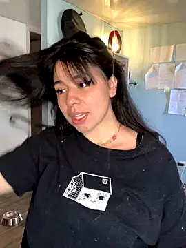 Snapshot of Canneela chatting on 10-19-25, 01:12 Canneela online show from 10-19-25, 01:12