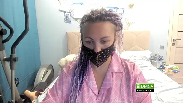 Snapshot of EmilyMali chatting on 10-14-25, 06:09 EmilyMali online show from 10-14-25, 06:09