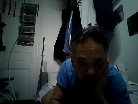 Snapshot of masculado69 chatting on 11-13-25, 02:43 masculado69 online show from 11-13-25, 02:43