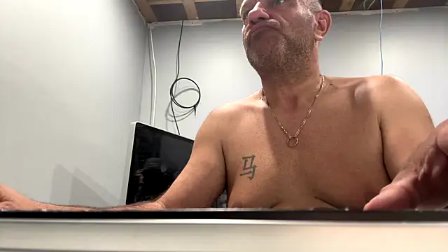 Snapshot of frankyjones8989 chatting on 10-28-25, 07:38 frankyjones8989 online show from 10-28-25, 07:38