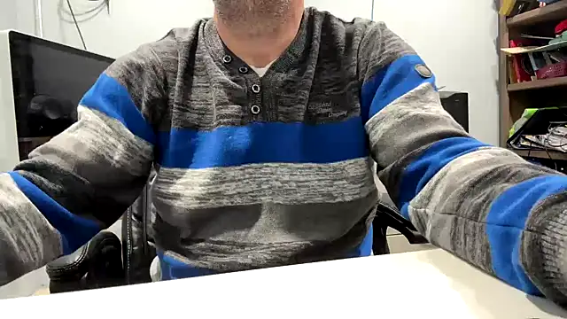 Snapshot of frankyjones8989 chatting on 11-25-25, 03:17 frankyjones8989 online show from 11-25-25, 03:17