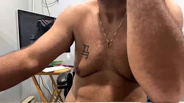 Snapshot of frankyjones8989 chatting on 11-27-25, 04:14 frankyjones8989 online show from 11-27-25, 04:14