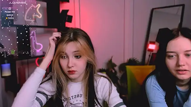 luna tin online show from 11-26-25, 05:52