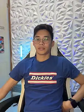 Snapshot of Prince-Harrison chatting on 11-25-25, 05:13 Prince-Harrison online show from 11-25-25, 05:13