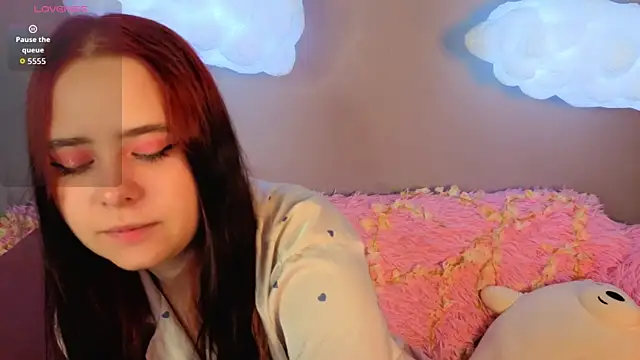 Snapshot of Alis_Platt chatting on 05-11-26, 01:00 Alis Platt online show from 05-11-26, 01:00