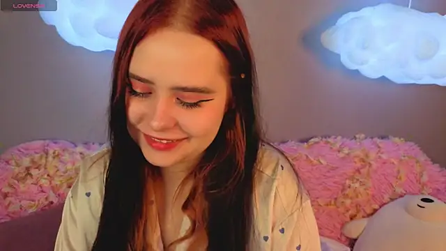 Snapshot of Alis_Platt chatting on 05-19-26, 01:00 Alis Platt online show from 05-19-26, 01:00