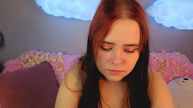 Snapshot of Alis_Platt chatting on 05-20-26, 01:01 Alis Platt online show from 05-20-26, 01:01