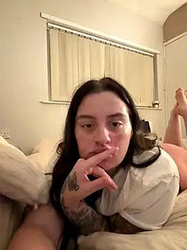 Snapshot of Victoriasteel chatting on 10-23-25, 11:03 Victoriasteel online show from 10-23-25, 11:03