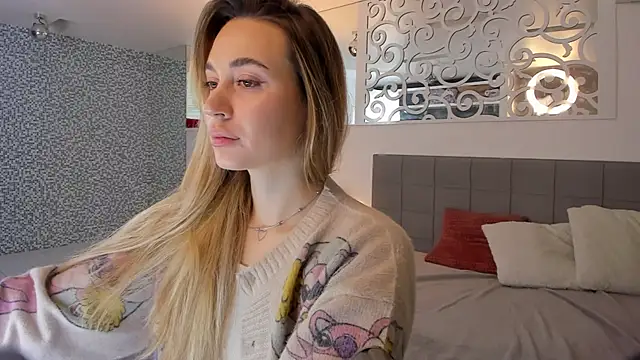 Snapshot of AlexaWilds chatting on 02-13-26, 06:31 AlexaWilds online show from 02-13-26, 06:31