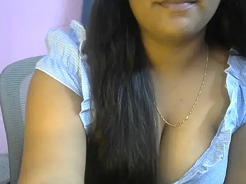 Snapshot of Queenxxx98 chatting on 05-31-26, 05:53 Queenxxx98 online show from 05-31-26, 05:53