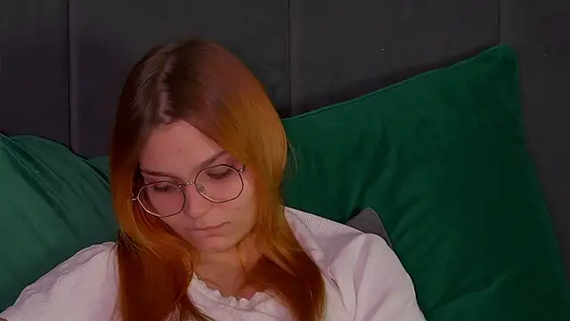 BellaMarebelle online show from 10-18-25, 04:37