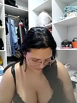 Snapshot of AuroraChest chatting on 09-25-25, 08:18 AuroraChest online show from 09-25-25, 08:18