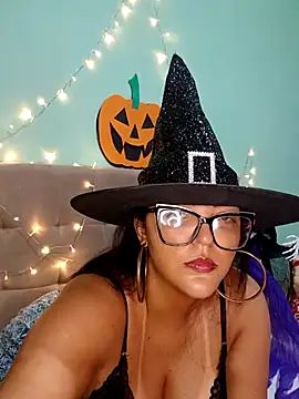 Snapshot of AuroraChest chatting on 10-27-25, 08:35 AuroraChest online show from 10-27-25, 08:35