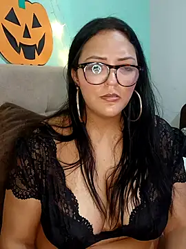 Snapshot of AuroraChest chatting on 11-02-25, 12:40 AuroraChest online show from 11-02-25, 12:40