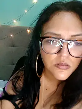 Snapshot of AuroraChest chatting on 11-26-25, 10:38 AuroraChest online show from 11-26-25, 10:38