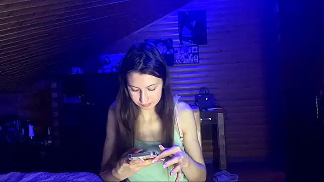 Snapshot of Shyselly chatting on 10-15-25, 05:02 Shyselly online show from 10-15-25, 05:02