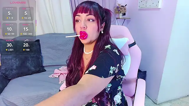 Snapshot of DaniniAnderson chatting on 10-13-25, 03:28 DaniniAnderson online show from 10-13-25, 03:28