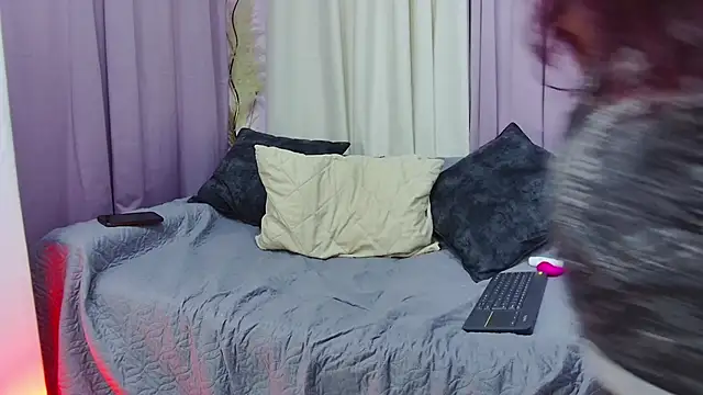 Snapshot of DaniniAnderson chatting on 10-23-25, 04:12 DaniniAnderson online show from 10-23-25, 04:12