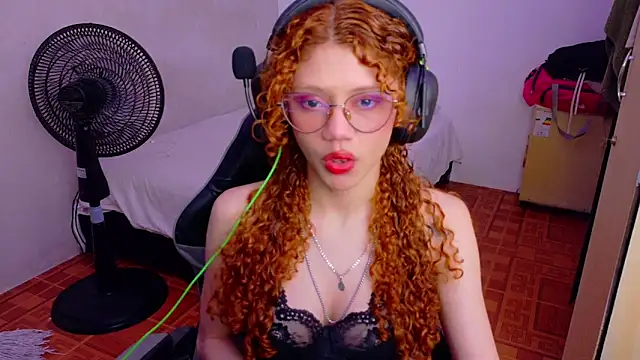 Snapshot of Birdie_0 chatting on 10-13-25, 01:55 Birdie 0 online show from 10-13-25, 01:55