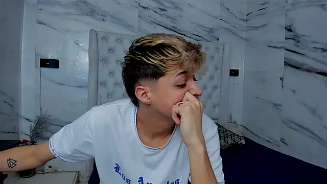 Ari and Storm online show from 10-01-25, 01:50