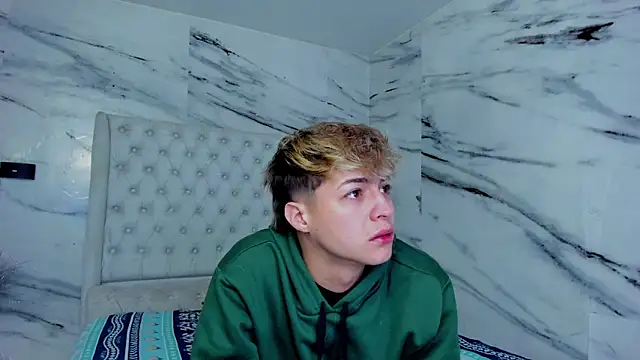 Ari and Storm online show from 10-05-25, 12:36