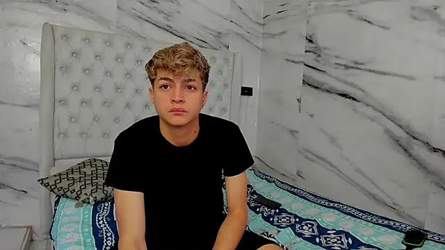 Ari and Storm online show from 10-12-25, 12:04