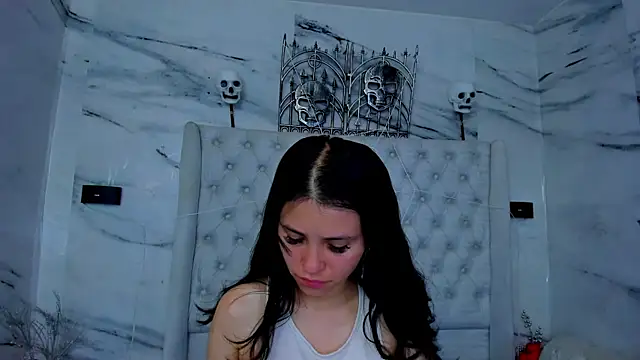 Ari and Storm online show from 11-02-25, 01:35