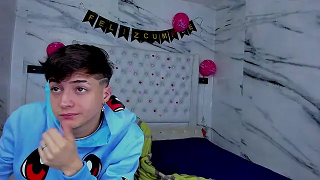 Ari and Storm online show from 03-08-26, 01:37