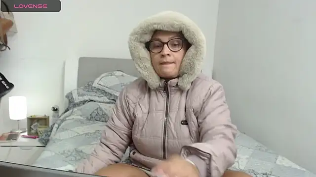 Snapshot of sophie_lopez1 chatting on 02-13-25, 04:22 sophie lopez1 online show from 02-13-25, 04:22