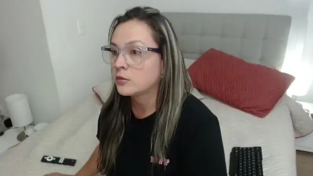 Snapshot of sophie_lopez1 chatting on 09-13-25, 04:23 sophie lopez1 online show from 09-13-25, 04:23