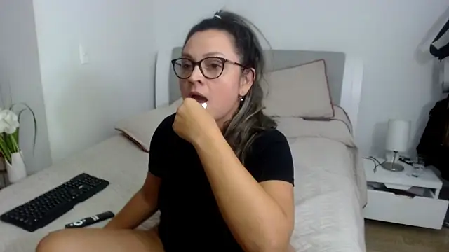 sophie lopez1 online show from 12-18-25, 04:18