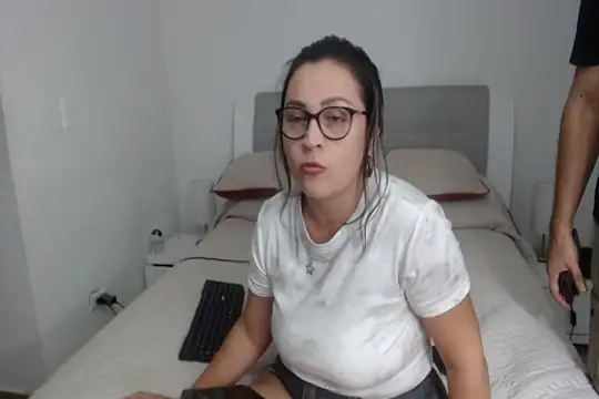 Snapshot of sophie_lopez1 chatting on 05-27-26, 08:39 sophie lopez1 online show from 05-27-26, 08:39