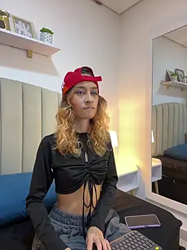 Snapshot of SunshineLizzy chatting on 11-04-25, 12:26 SunshineLizzy online show from 11-04-25, 12:26