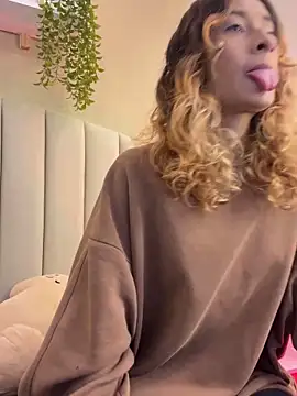 Snapshot of SunshineLizzy chatting on 11-14-25, 01:21 SunshineLizzy online show from 11-14-25, 01:21