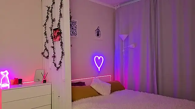 PurrrBerry online show from 11-08-25, 05:29