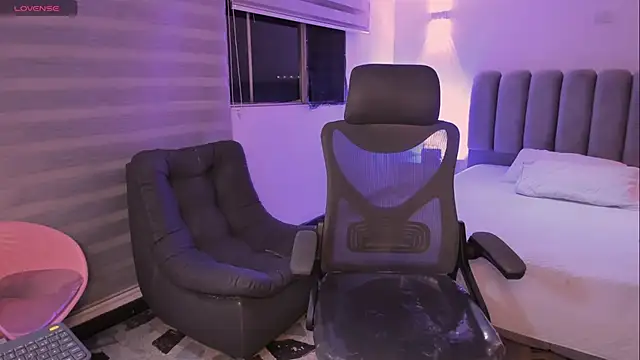 SkyThompson online show from 10-24-25, 04:53