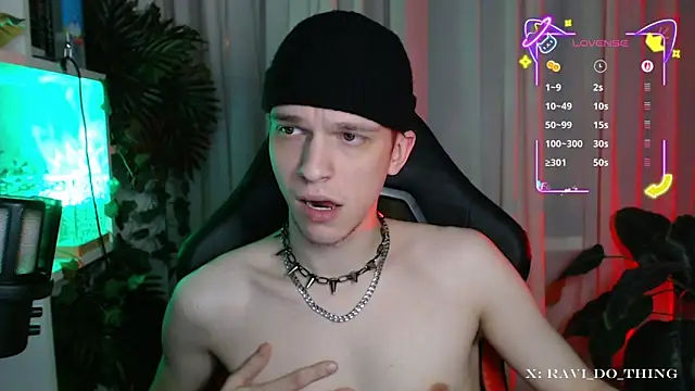 Snapshot of frozen_boy chatting on 11-13-25, 04:06 frozen boy online show from 11-13-25, 04:06