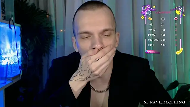 Snapshot of frozen_boy chatting on 11-17-25, 05:19 frozen boy online show from 11-17-25, 05:19