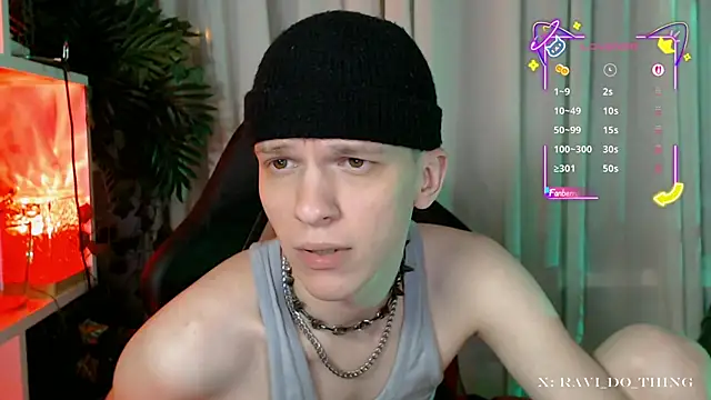 Snapshot of frozen_boy chatting on 11-18-25, 05:17 frozen boy online show from 11-18-25, 05:17