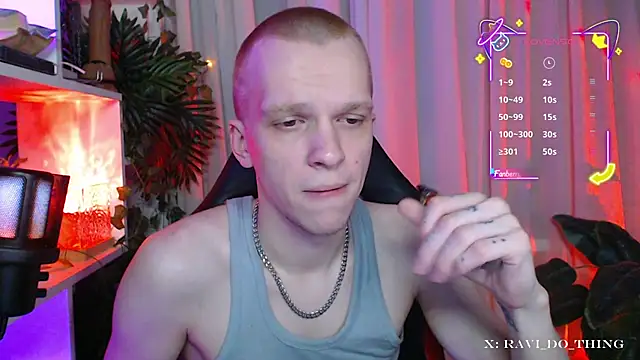 Snapshot of frozen_boy chatting on 11-22-25, 06:07 frozen boy online show from 11-22-25, 06:07