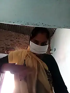 Snapshot of Sheema_tyagi chatting on 10-26-25, 05:57 Sheema tyagi online show from 10-26-25, 05:57